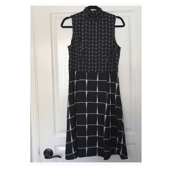 WHO WHAT WEAR • Pretty Black & White Sleeveless Dress - Picture 2 of 3